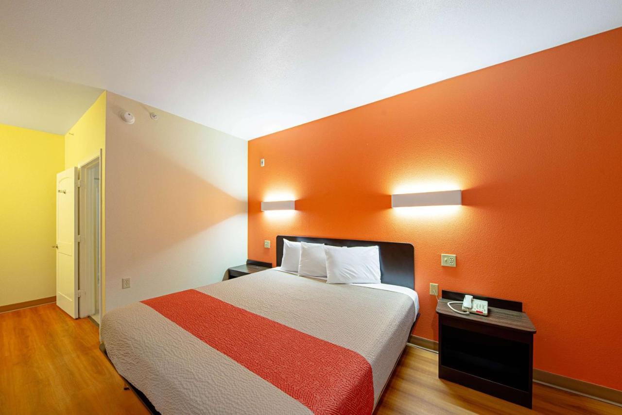 Motel 6-Rhome, Tx Экстерьер фото