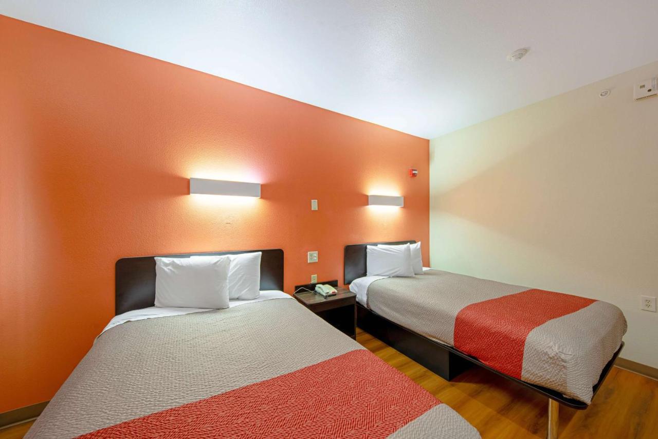 Motel 6-Rhome, Tx Экстерьер фото