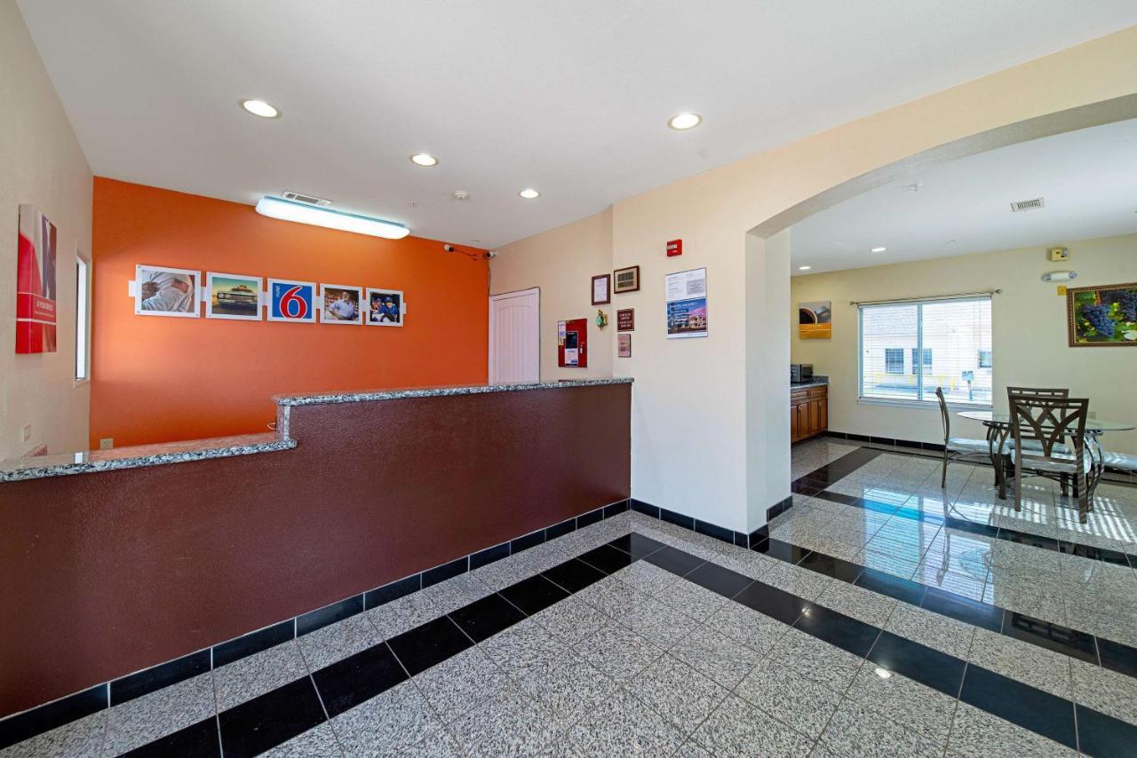 Motel 6-Rhome, Tx Экстерьер фото