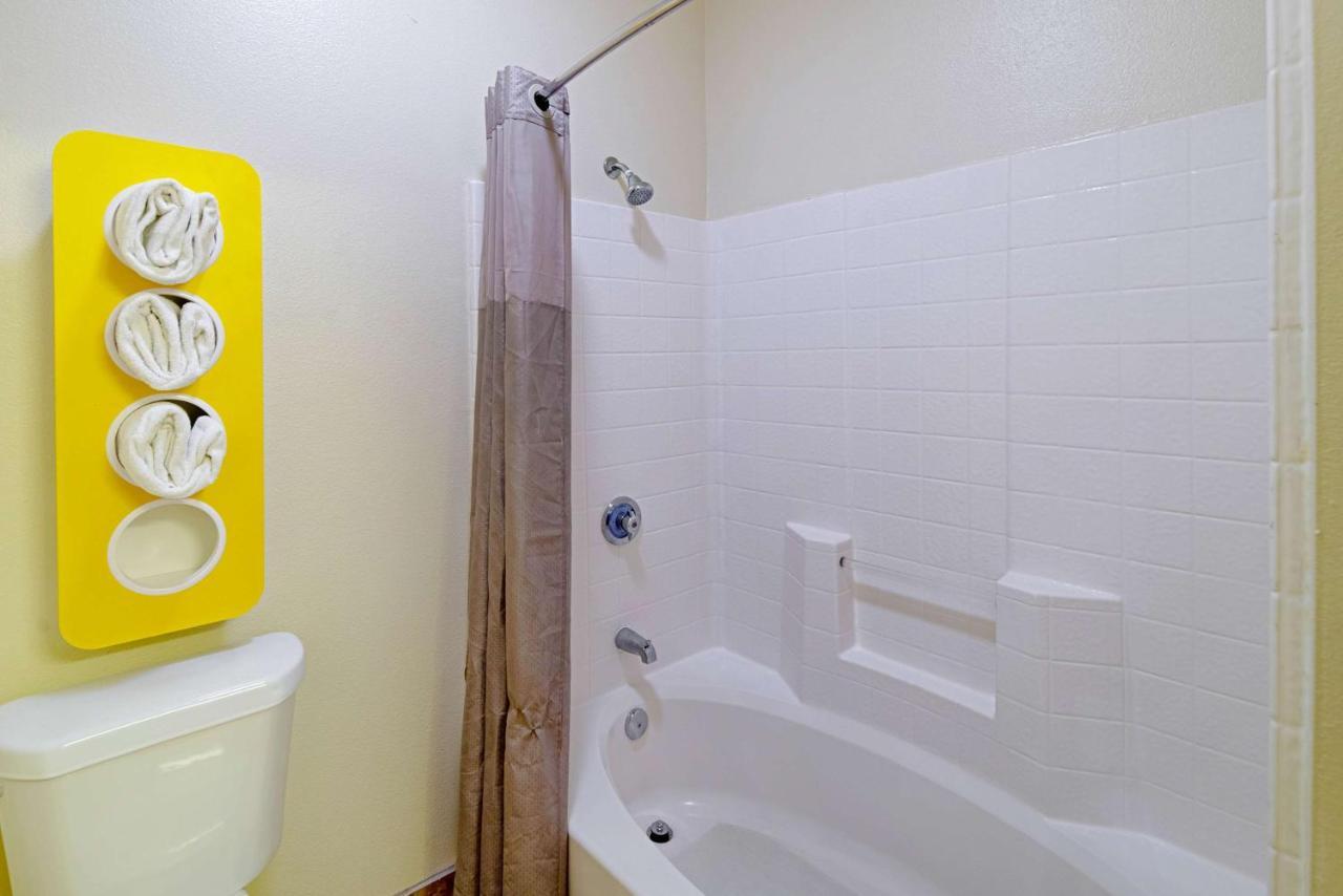 Motel 6-Rhome, Tx Экстерьер фото